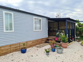 Bungalow charmant à Sigean avec piscine et jardin clôturé